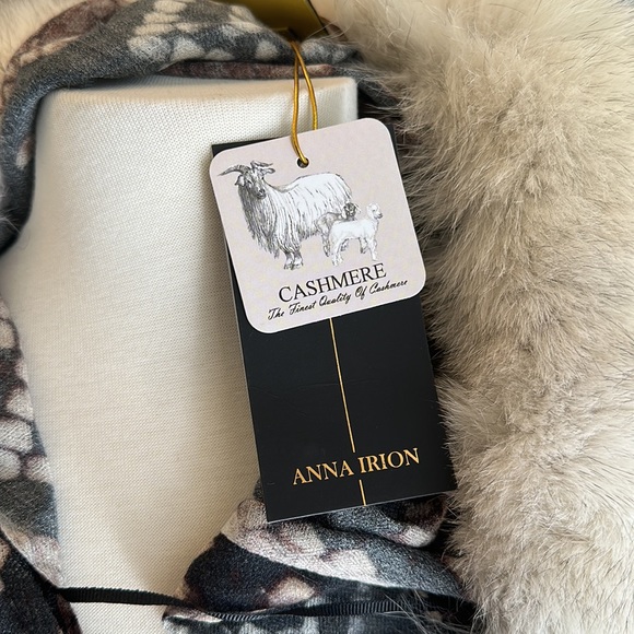Anna Irion Cashmere Cape and Real Fur Collar with tie front | one size - Picture 8 of 8